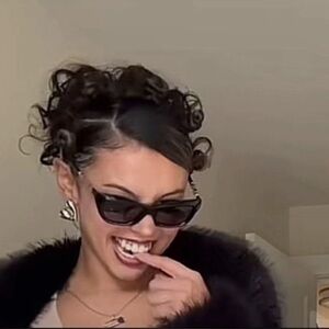 Meet your Posher, Teyler